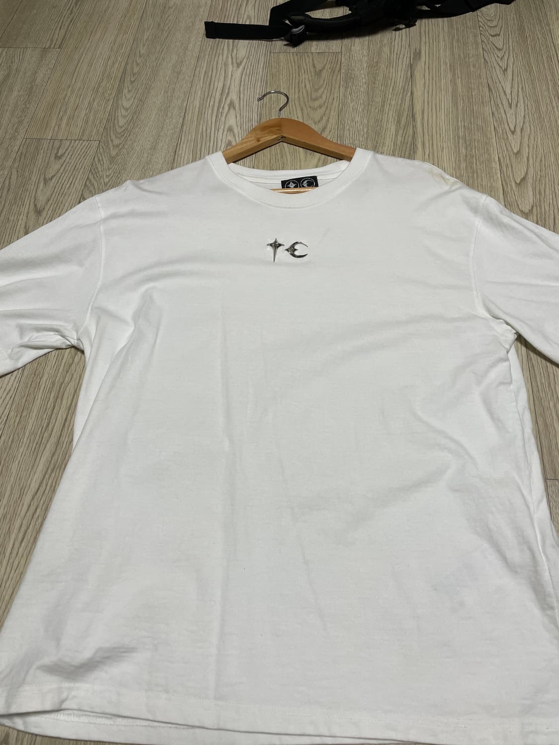 떠그클럽 반팔티 흰색 판매합니다 상품이미지1