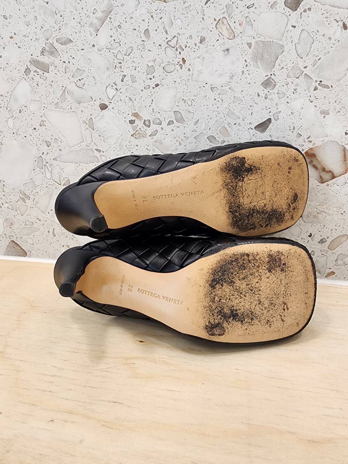 보테가베네타 인트레치아토 가죽 뮬 샌들 블랙 36 상품이미지4