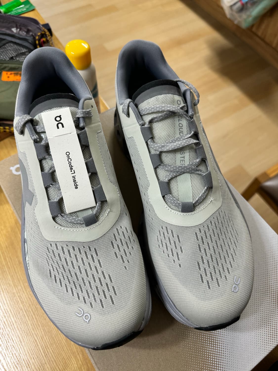 새제품) 온러닝 클라우드몬스터1 아이스 알로이 43/280 사이즈 상품이미지3