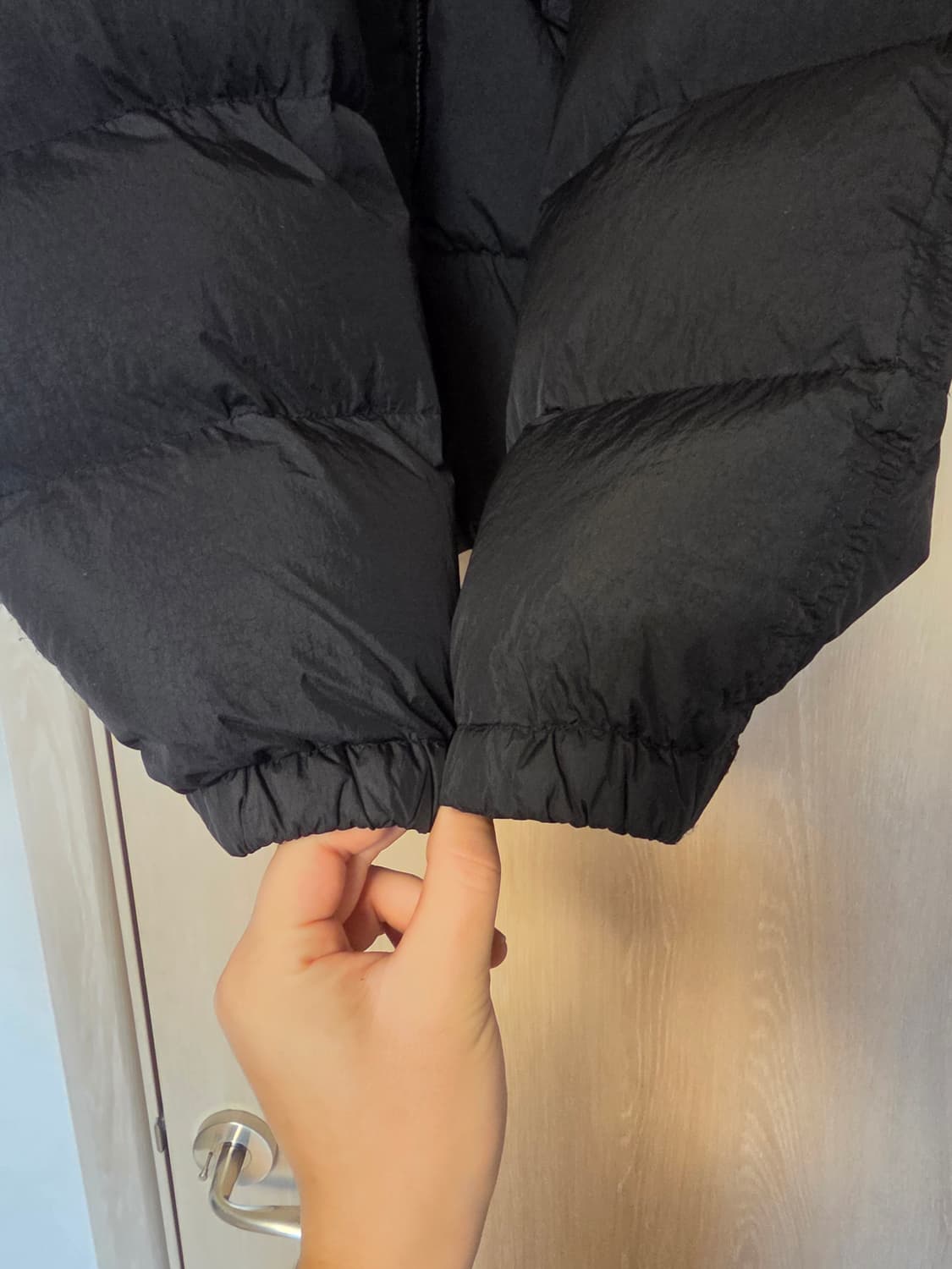 [23FW] 스톤아일랜드 크링클랩스 논후드 블랙 숏 다운 패딩 M사이즈 상품이미지5