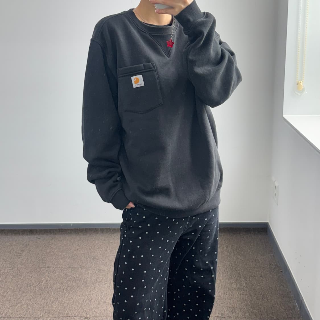 Carhartt 칼하트 포켓 블랙 맨투맨 상품이미지2