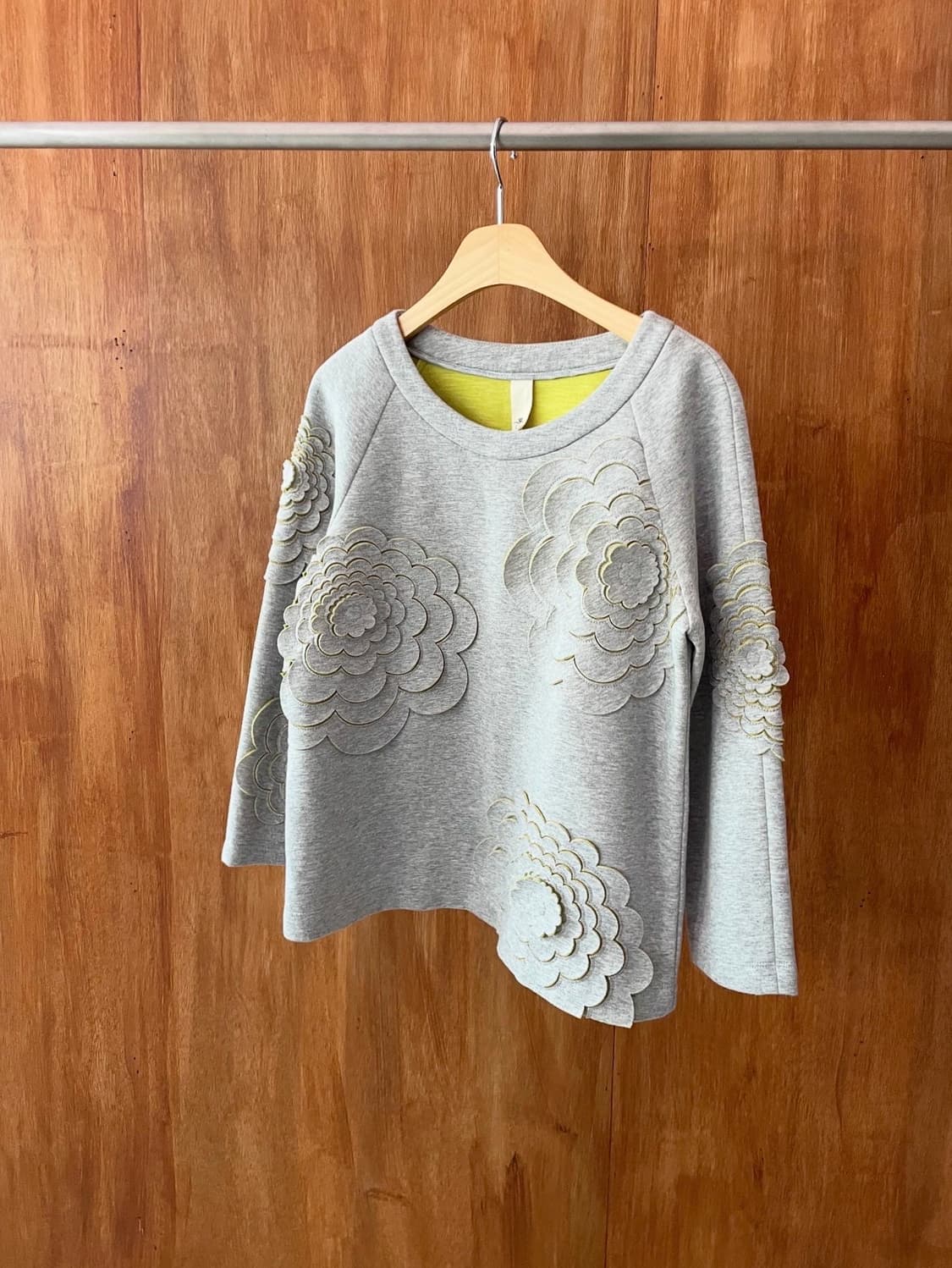 Gray solid floral sweatshirt  상품이미지1