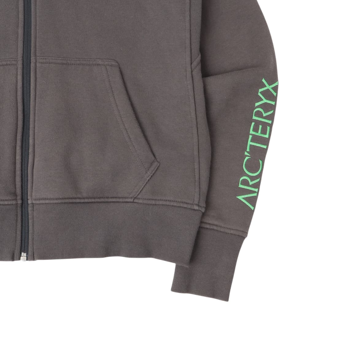 아크테릭스 그레이 암 로고 후드집업 상품이미지4