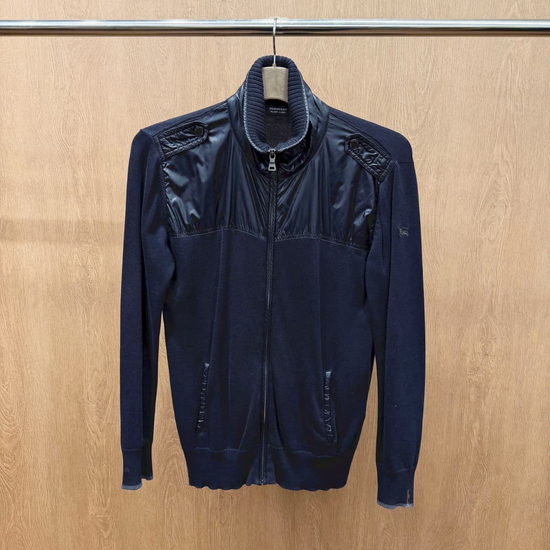버버리 블랙 라벨 하이넥 니트 집업 자켓 나일론 배색 숄더 탭 블랙 상품이미지3