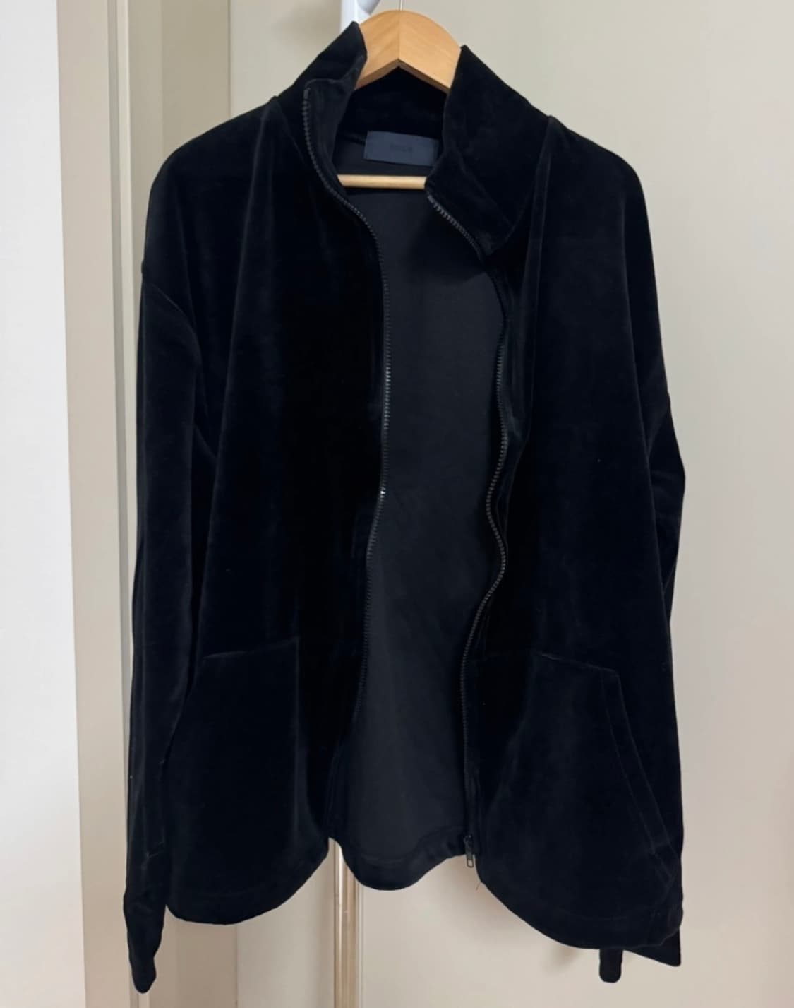 무신사브랜드 SICKOS 벨벳 블랙집업 상품이미지2