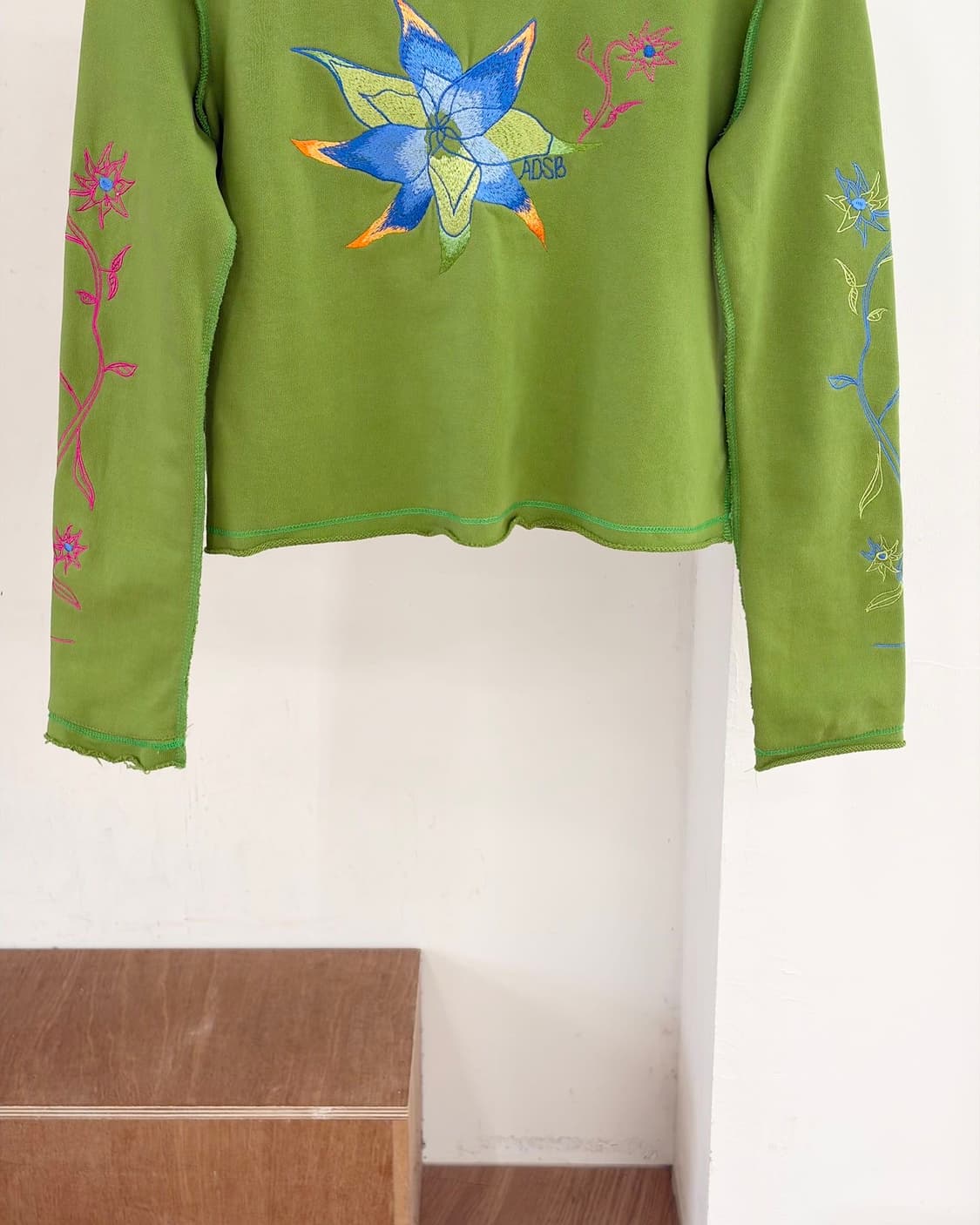 앤더슨벨 그린 크레이지 플라워 크롭 긴팔 티셔츠  상품이미지5