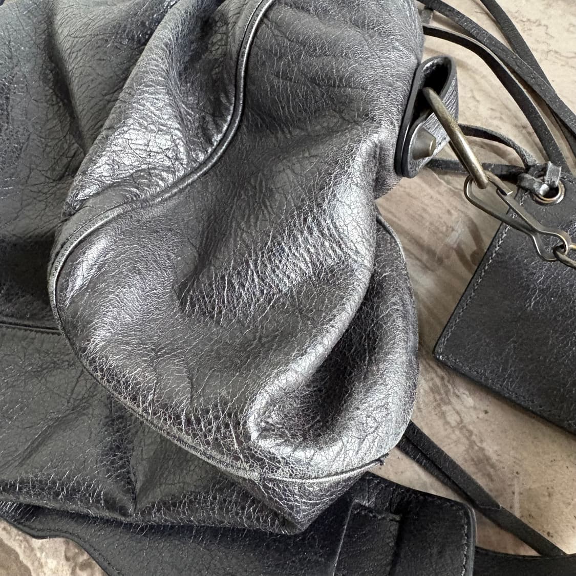 발렌시아가 클래식 퍼스트 모터백 블랙 상품이미지2