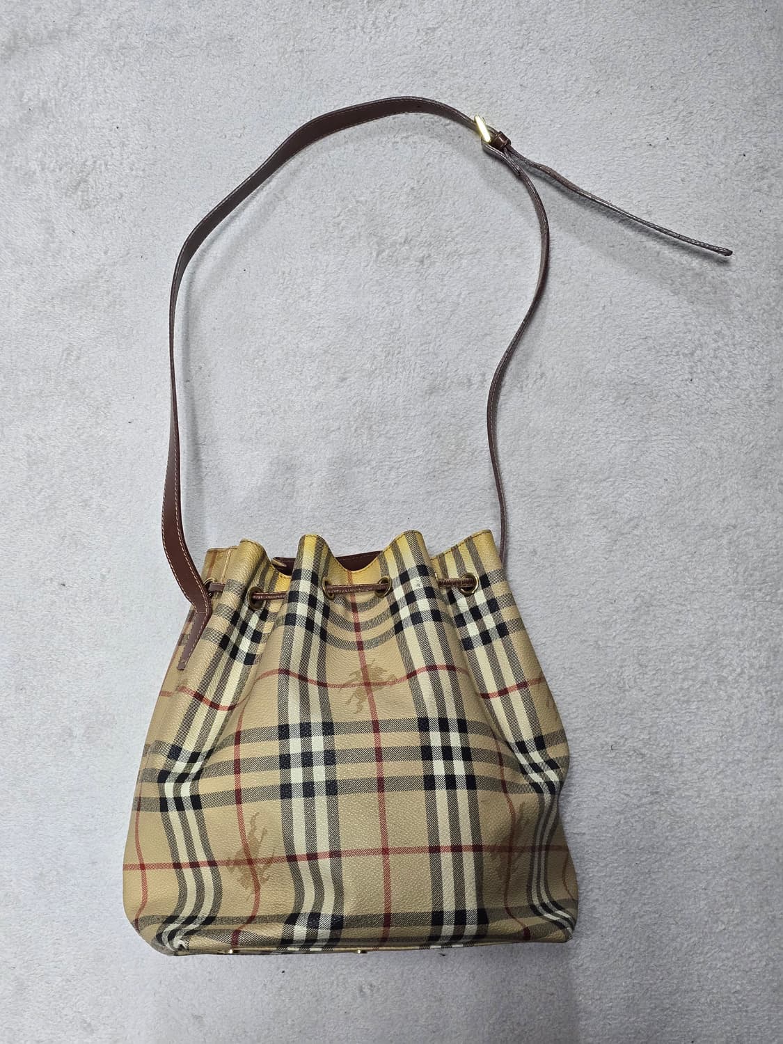 Burberry 버버리 정품 클래식 버킷백 상품이미지3