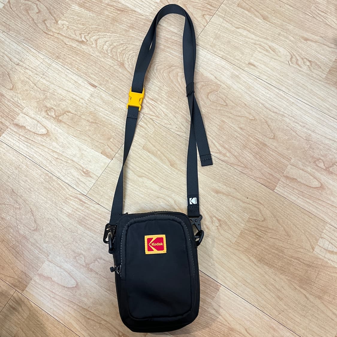 코닥 컬러플러스 미니크로스백 블랙 상품이미지2