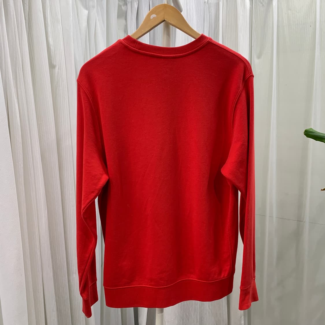 나이키 NIKE 화이트 자수 로고 레드 맨투맨 1860 상품이미지2