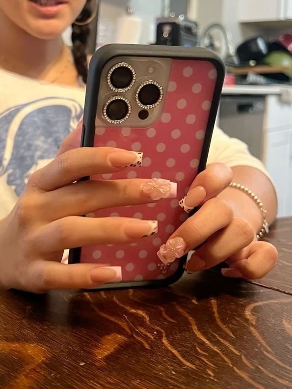 아이폰 16프로 와일드플라워 케이스 폴카닷 상품이미지1
