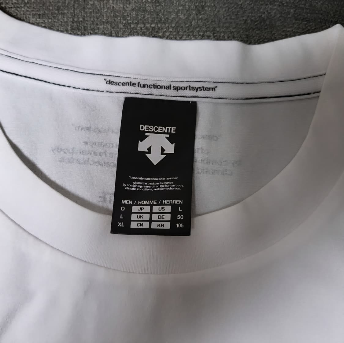 데상트 반팔티  상품이미지3