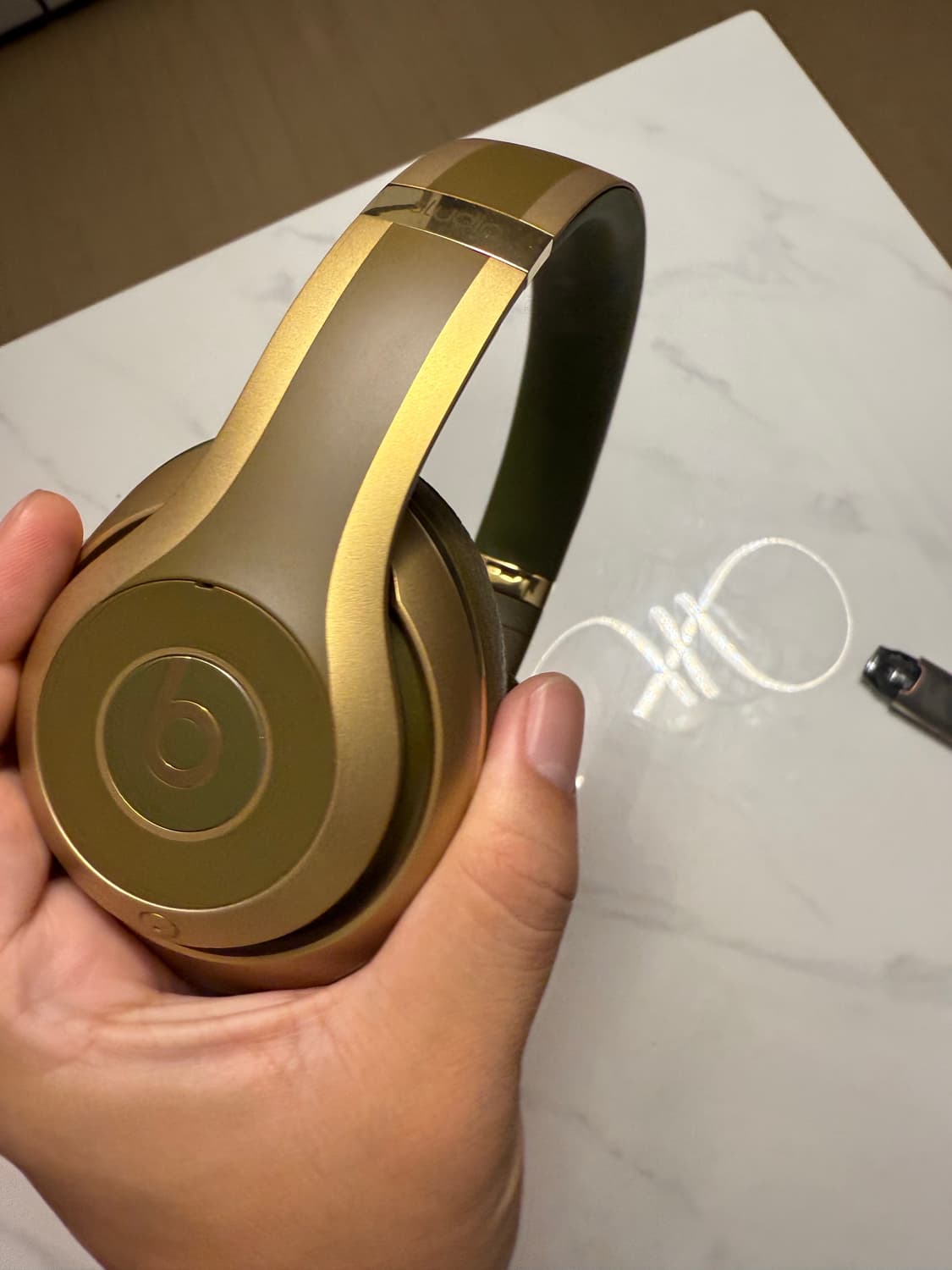 Beats Studio3 Balmain 헤드폰 상품이미지1