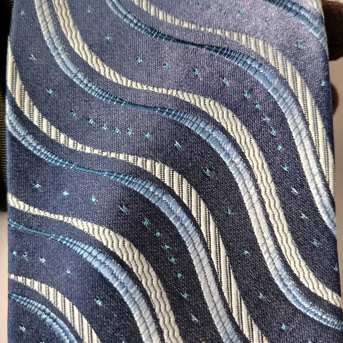 아쿠아스큐텀 실크 웨이브 스트라이프 넥타이 9cm A등급 A19790
 상품이미지8