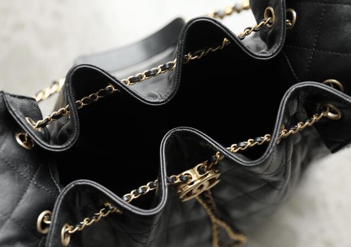 샤넬 블랙 퀼팅 호보백 상품이미지5