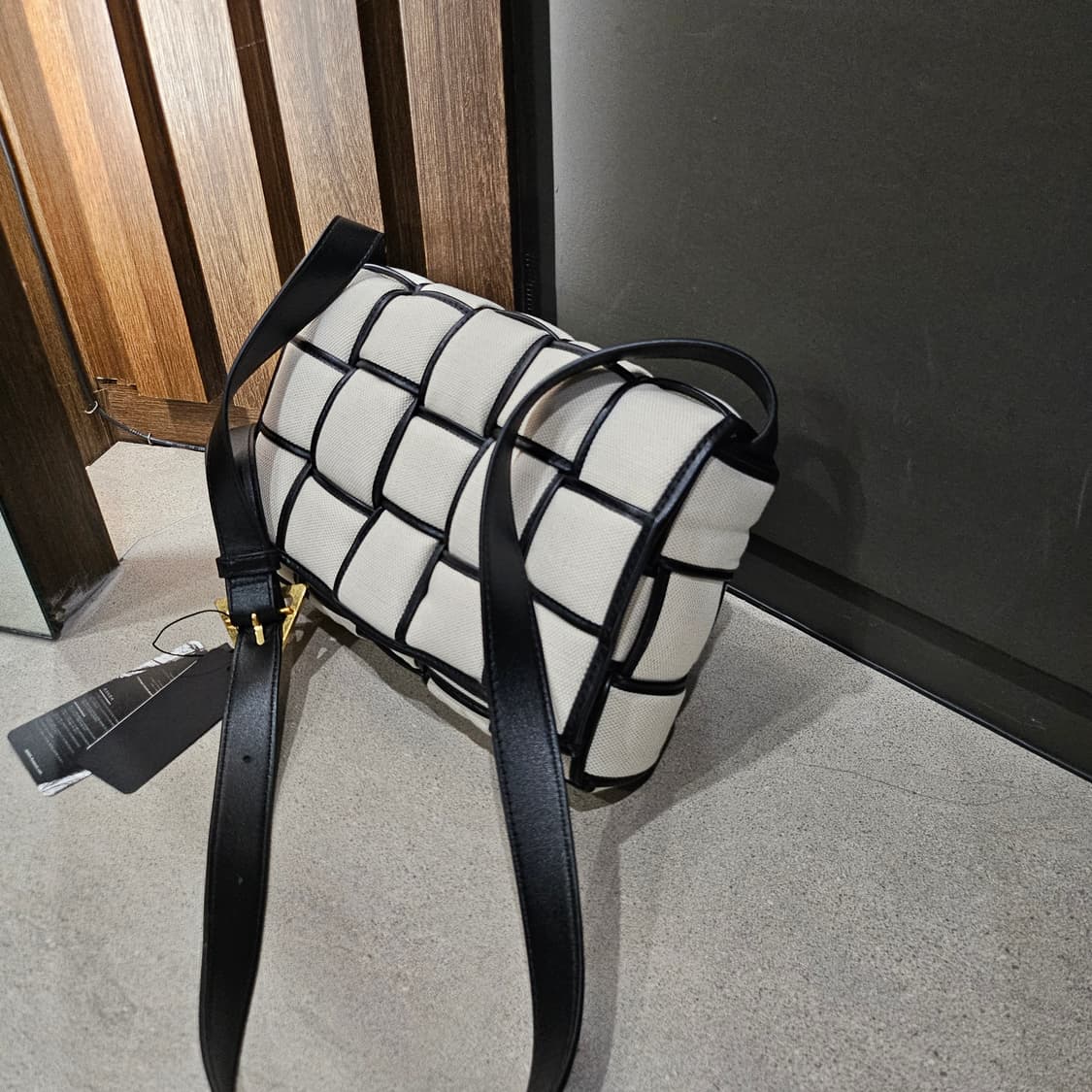 보테가 베네타 패딩 카세트백 윈드스웹트 가방 상품이미지4