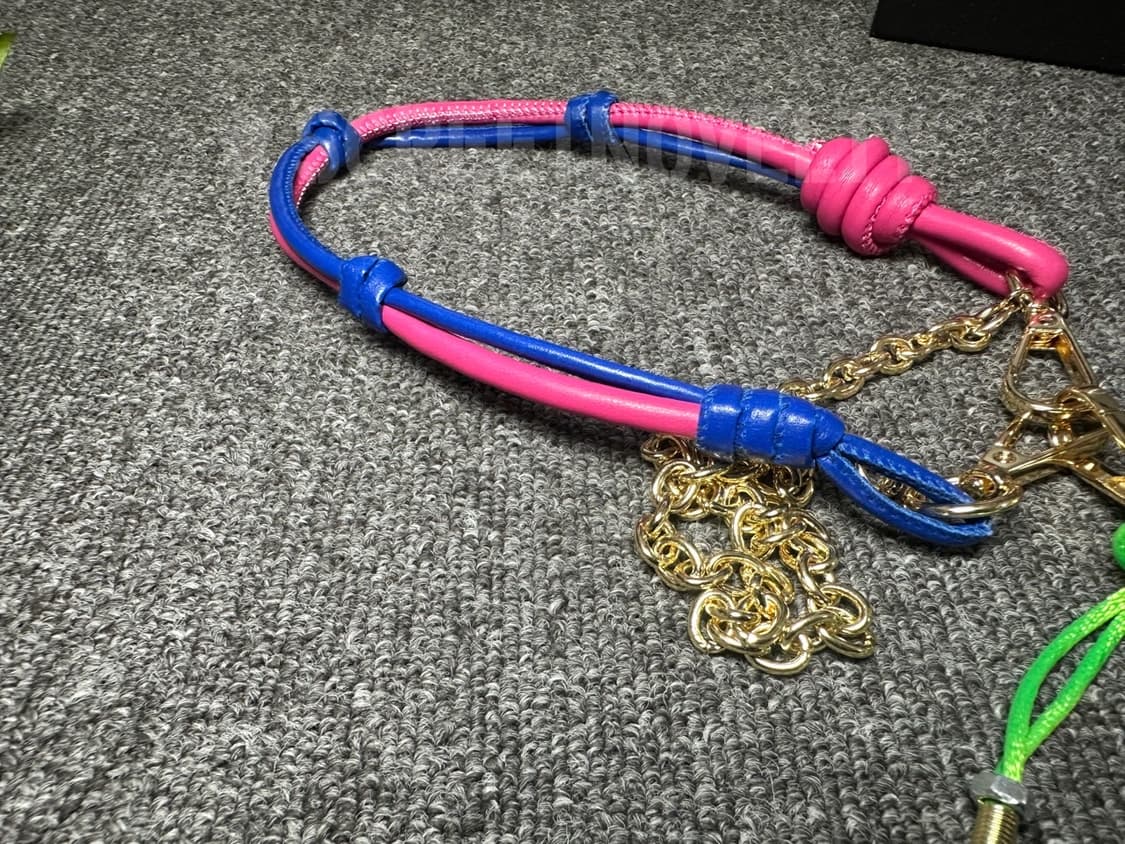 프라다 로봇 백참 블루 상품이미지3