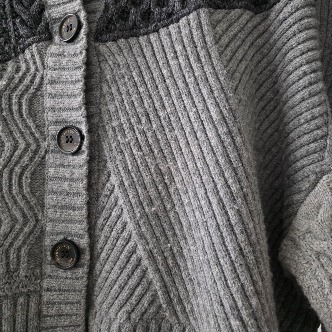 아더에러 자라 디스트로이드 크롭 가디건 상품이미지4