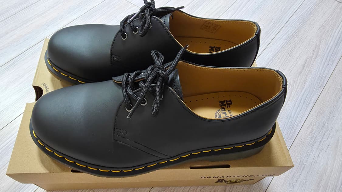 닥터마틴 1461 3홀 블랙 나파 팝니다. 상품이미지1