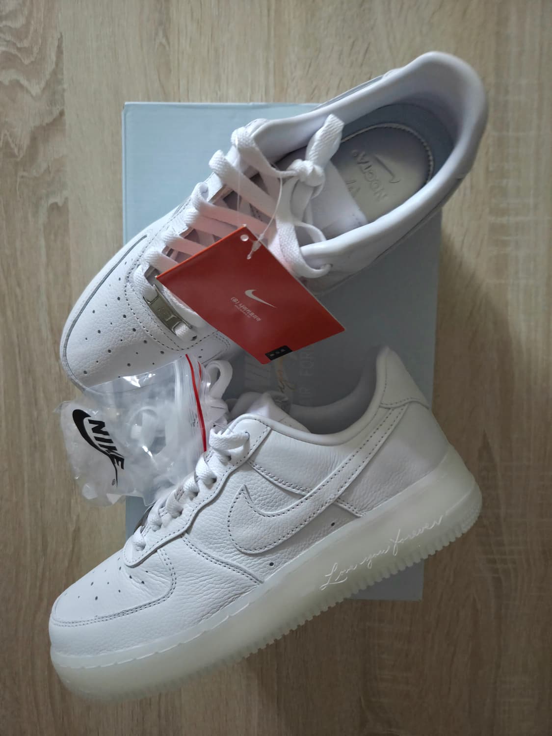 [245]나이키 녹타 에어포스1 서티파이드 러버보이 화이트 코발트 틴트 상품이미지1