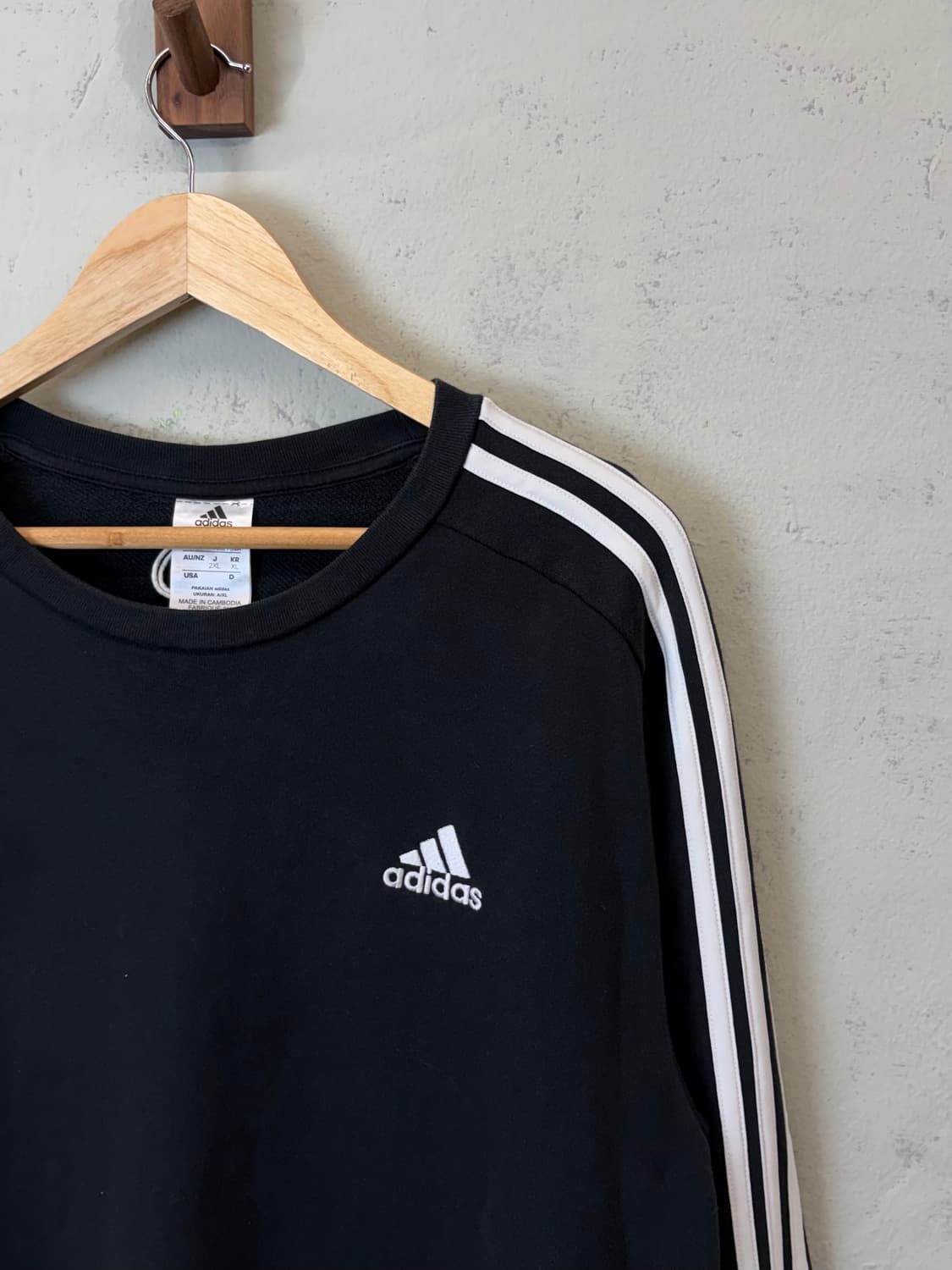 아디다스 기본 삼선 스웻셔츠 맨투맨 블랙 상품이미지2