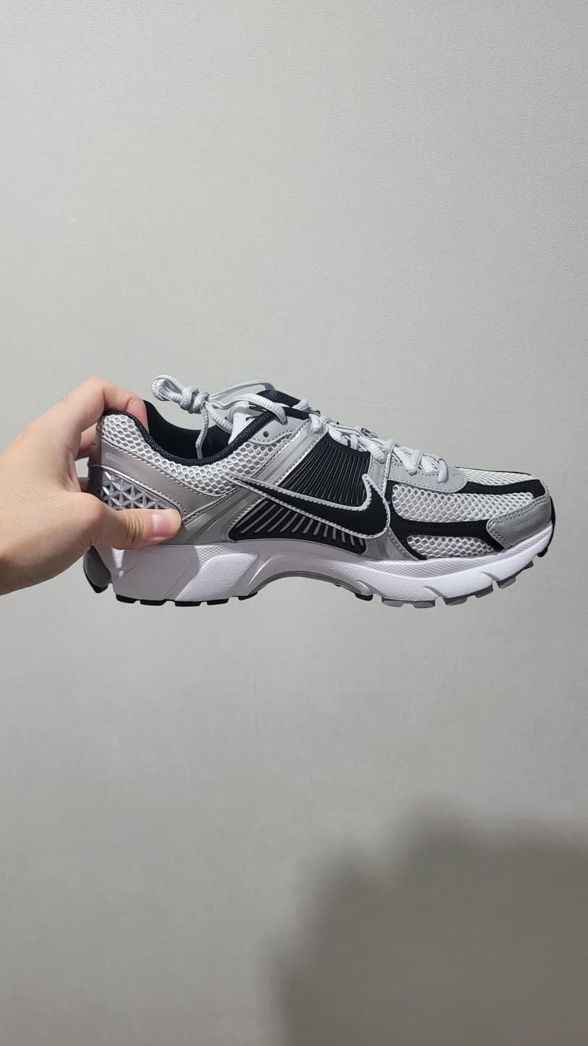 (새상품) Nike Zoom Vomero 5 Metallic Silver 상품이미지3