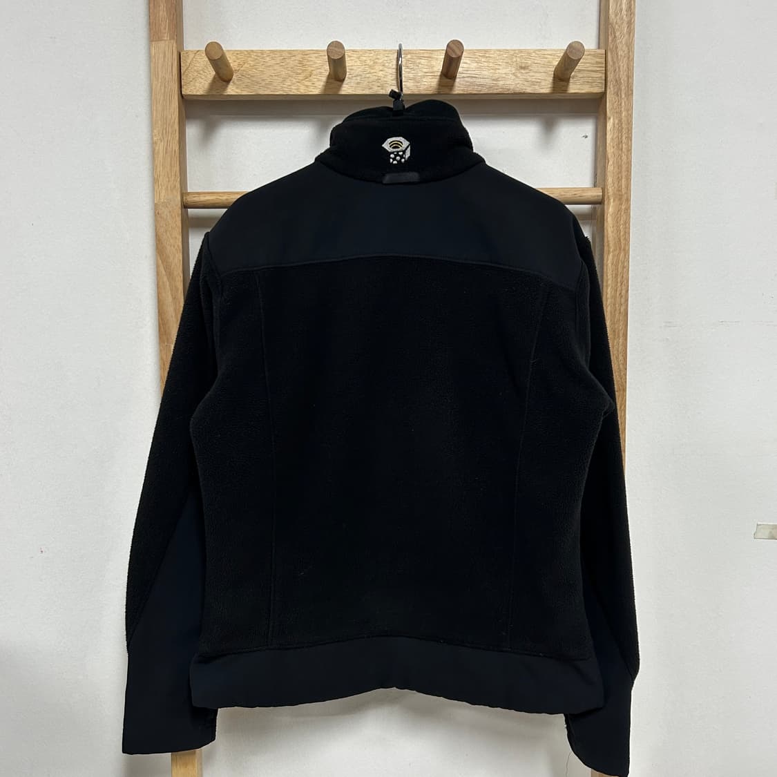 마운틴 하드웨어 자수로고 플리스 소프트쉘 자켓 블랙 상품이미지4