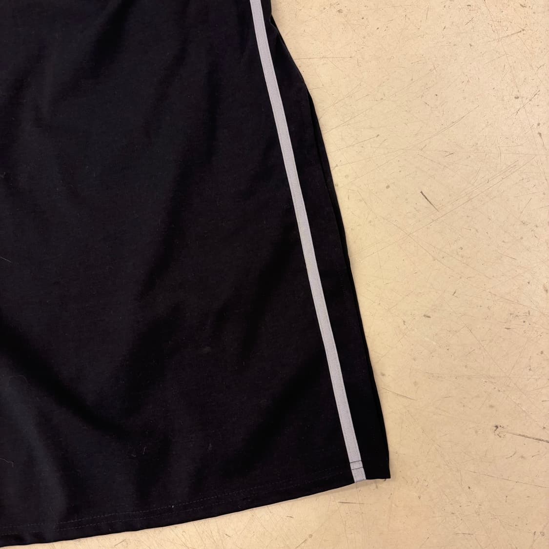 사이드라인 트임 블랙 폴리 롱스커트 상품이미지2