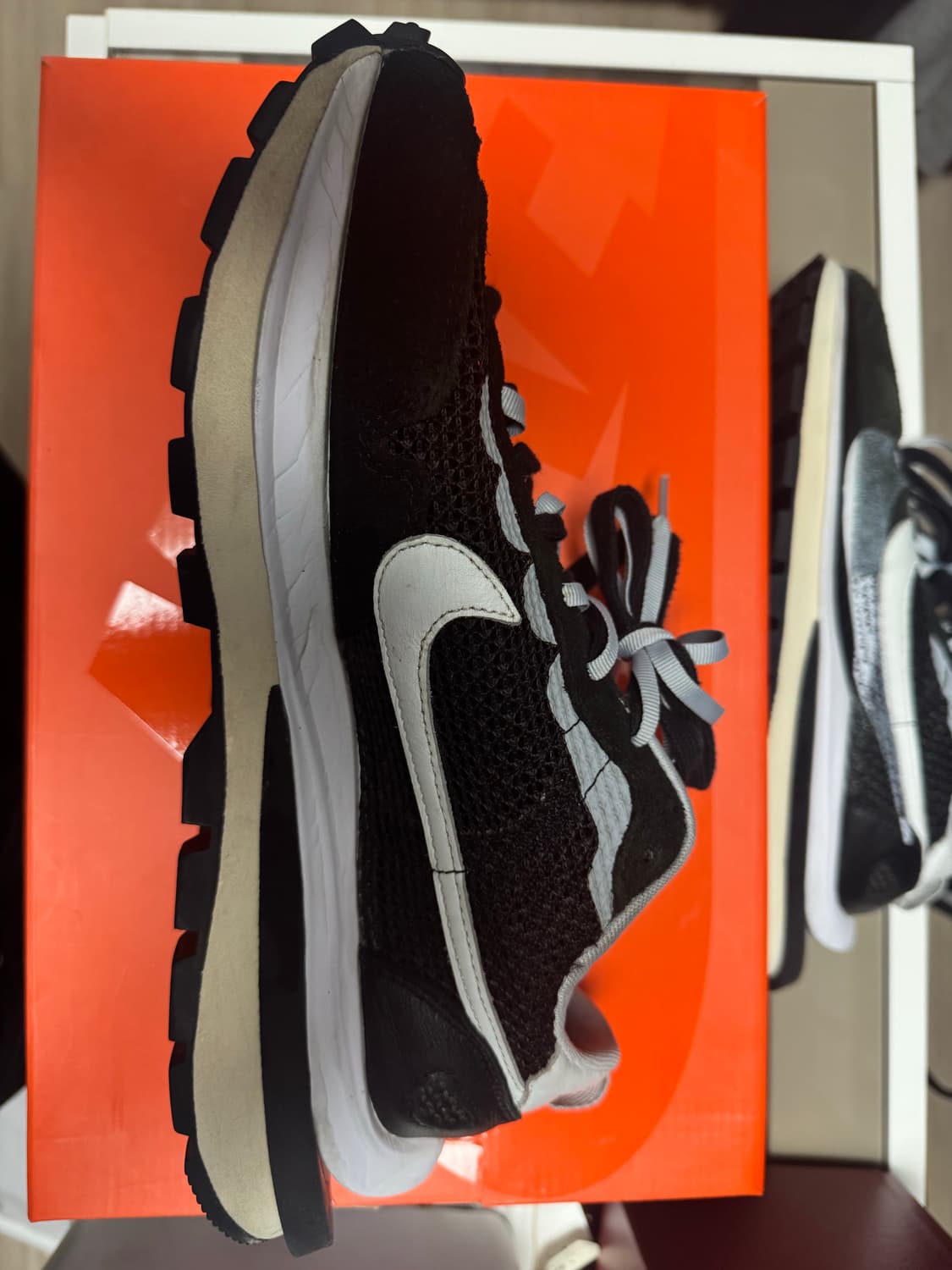 나이키 x 사카이 베이퍼와플 블랙 화이트 상품이미지4