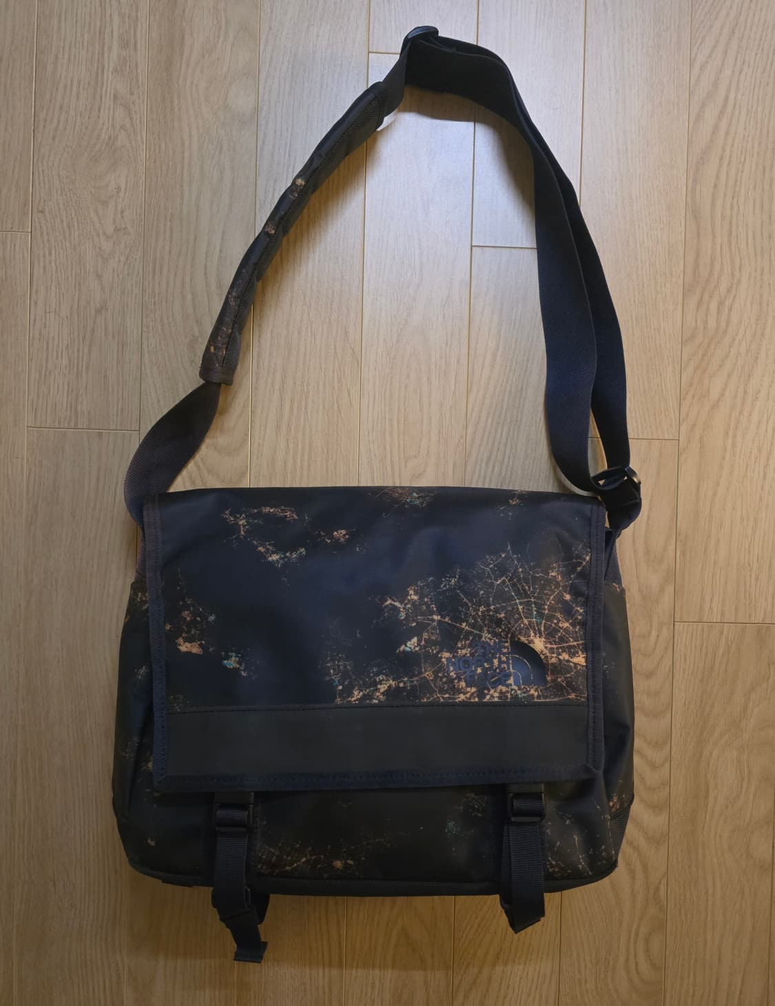 노스페이스 나이트 라이트 메신저백  상품이미지1