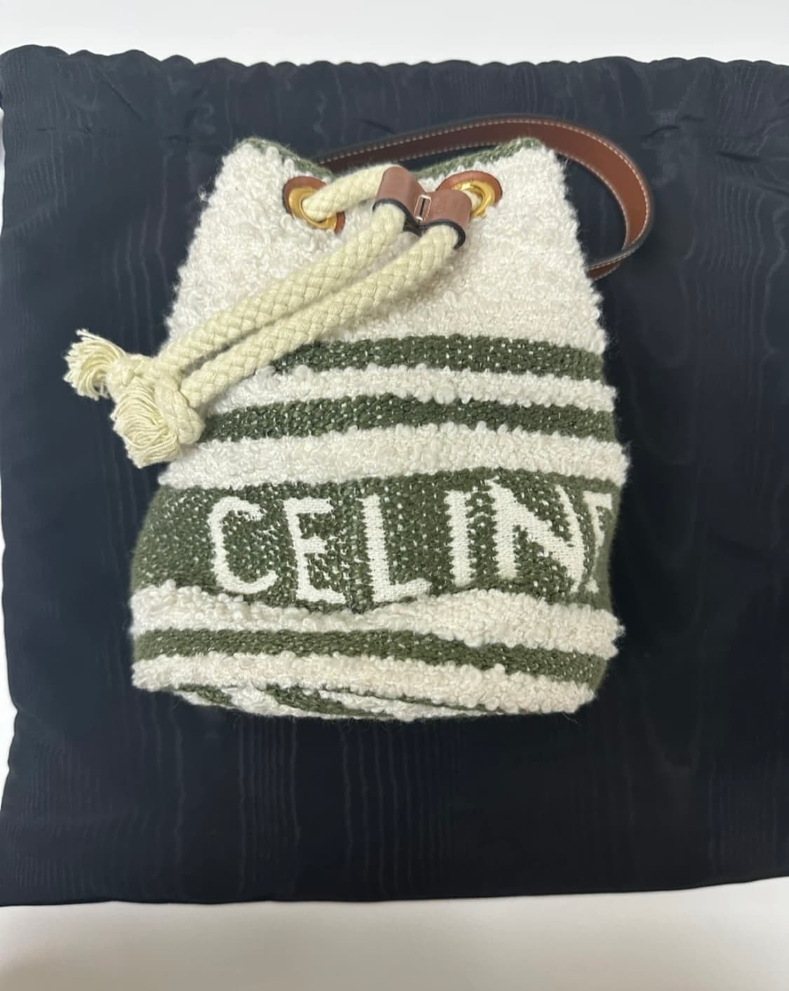 셀린느 드로우스트링 틴 버킷 토트백 상품이미지2