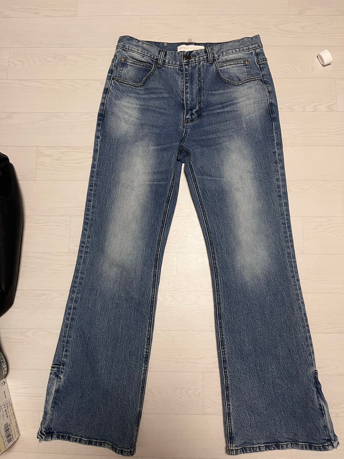 웨슬리 휴스턴 플레어 핏 데님 팬츠 미드 블루 상품이미지1
