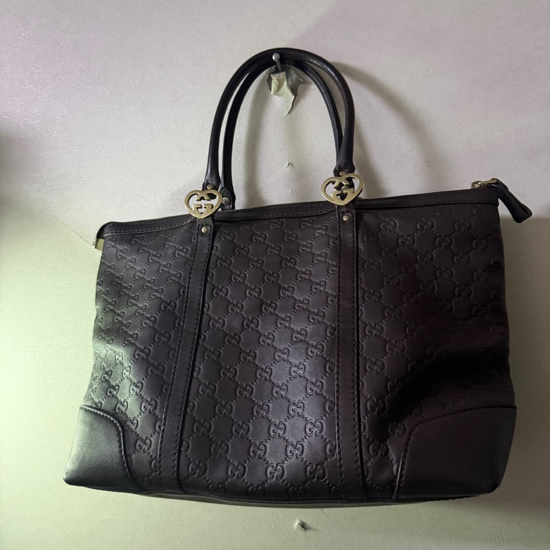 구찌 씨마 엠보 러블리 토트 다크브라운 상품이미지3