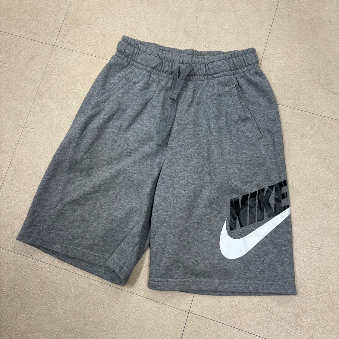 나이키 빅로고 그레이 반바지 상품이미지1