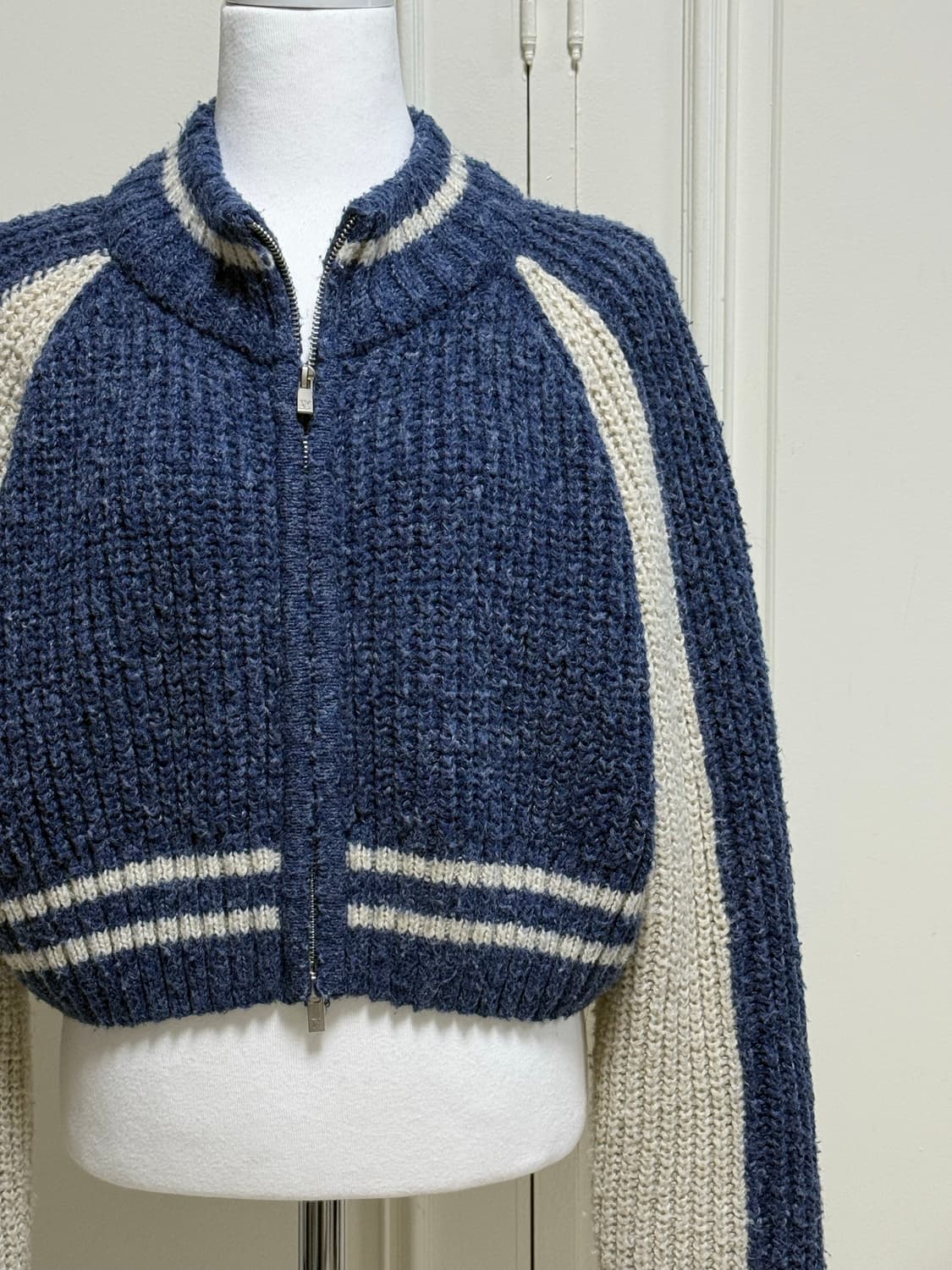 어반드레스 나그랑배색 니트집업 상품이미지4