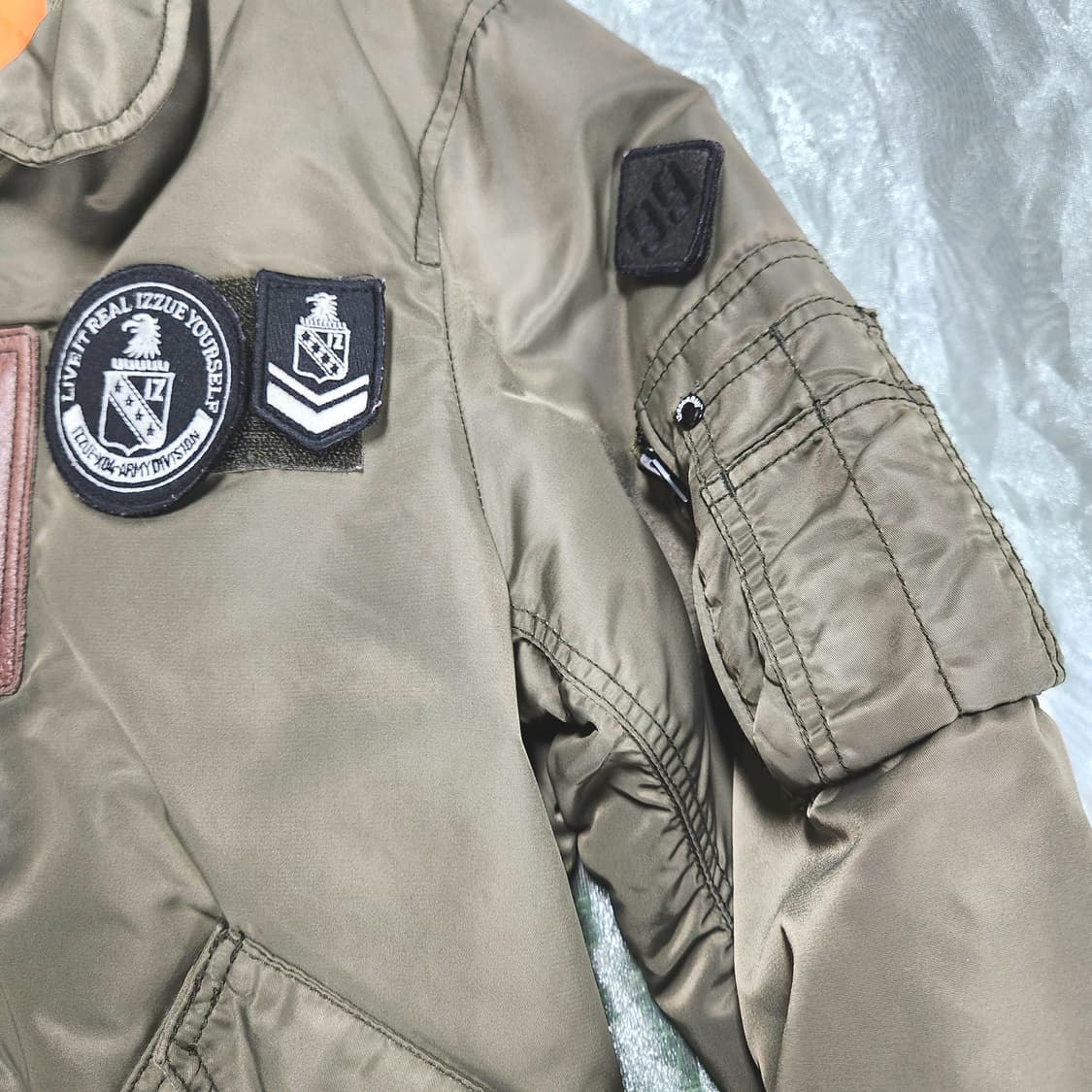 IZZUE 패치 MA-1 항공점퍼 / 카키 / 밀리터리 무드 상품이미지3