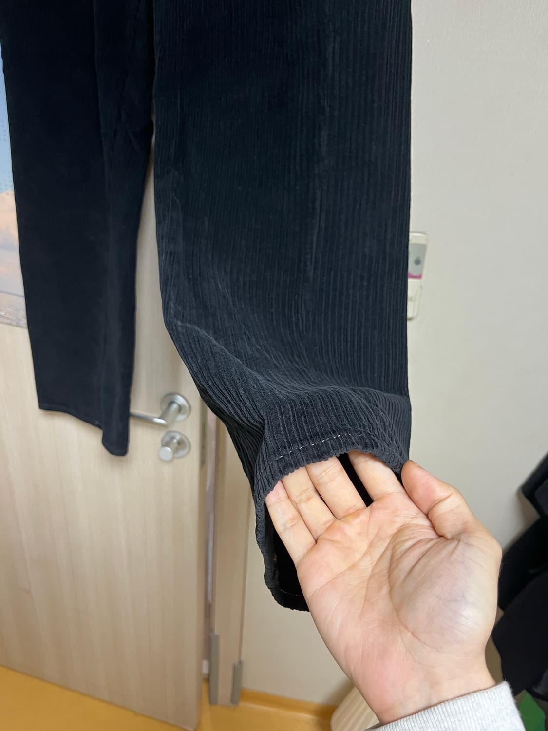 선플라워 와이드 트위스트 코듀로이 블랙 팬츠 상품이미지4