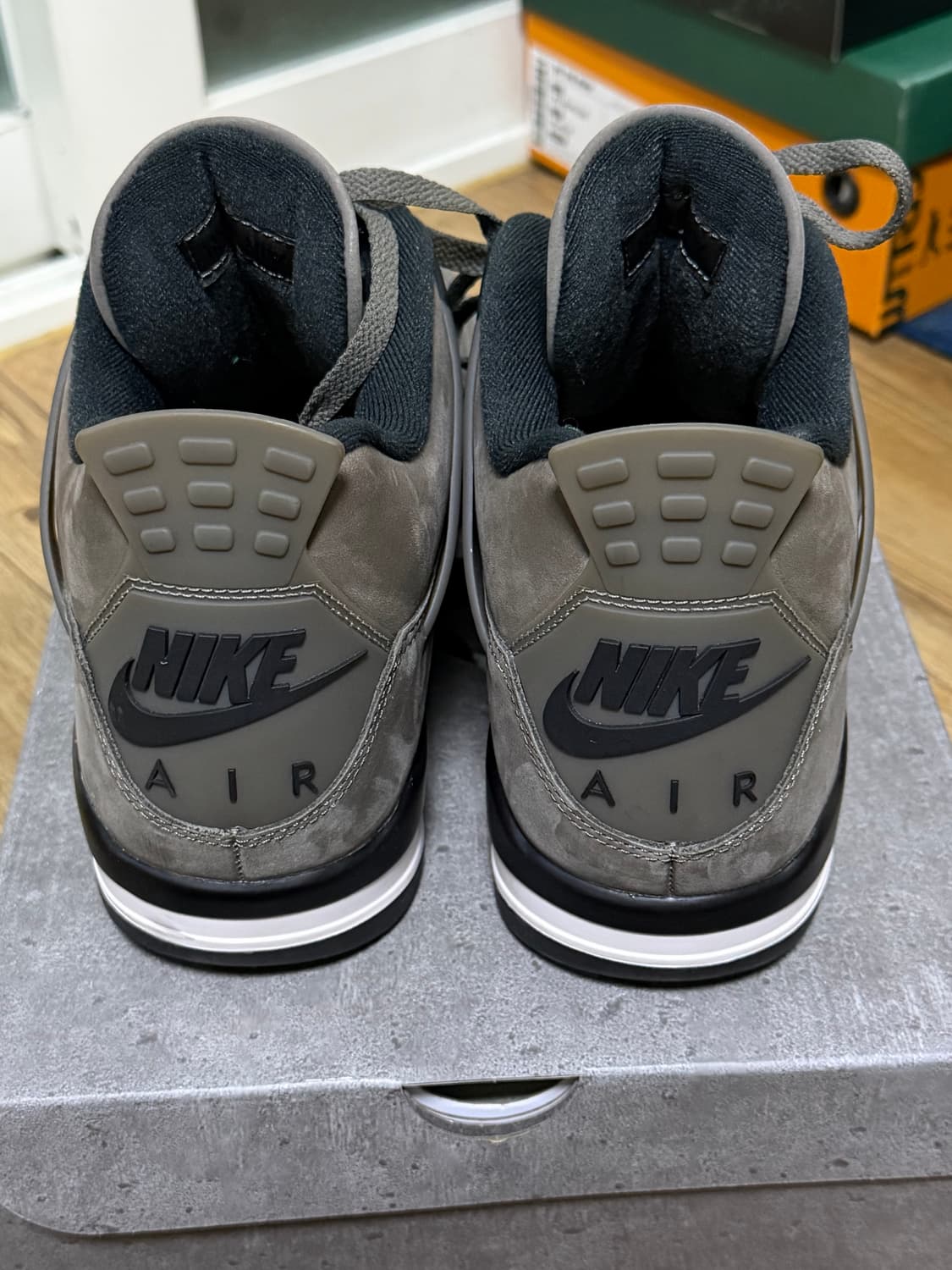 나이키 에어조던4 레트로 케이브 스톤 앤 블랙  상품이미지5