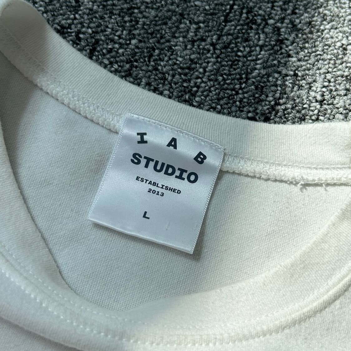 아이앱스튜디오 화이트 반팔티  상품이미지9