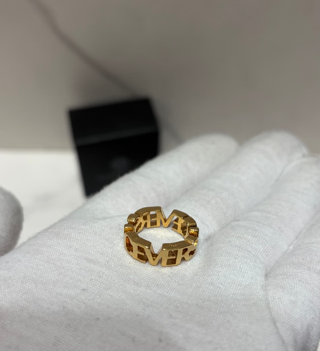 [정품] 새상품 베르사체 로고 골드 반지 (7호) 상품이미지3
