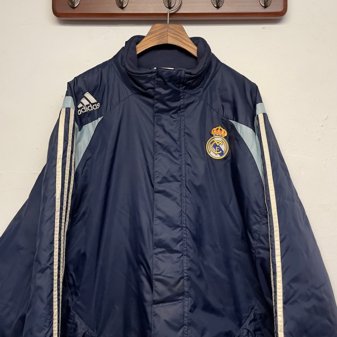 아디다스 레알 마드리드 벤치 파카   상품이미지3