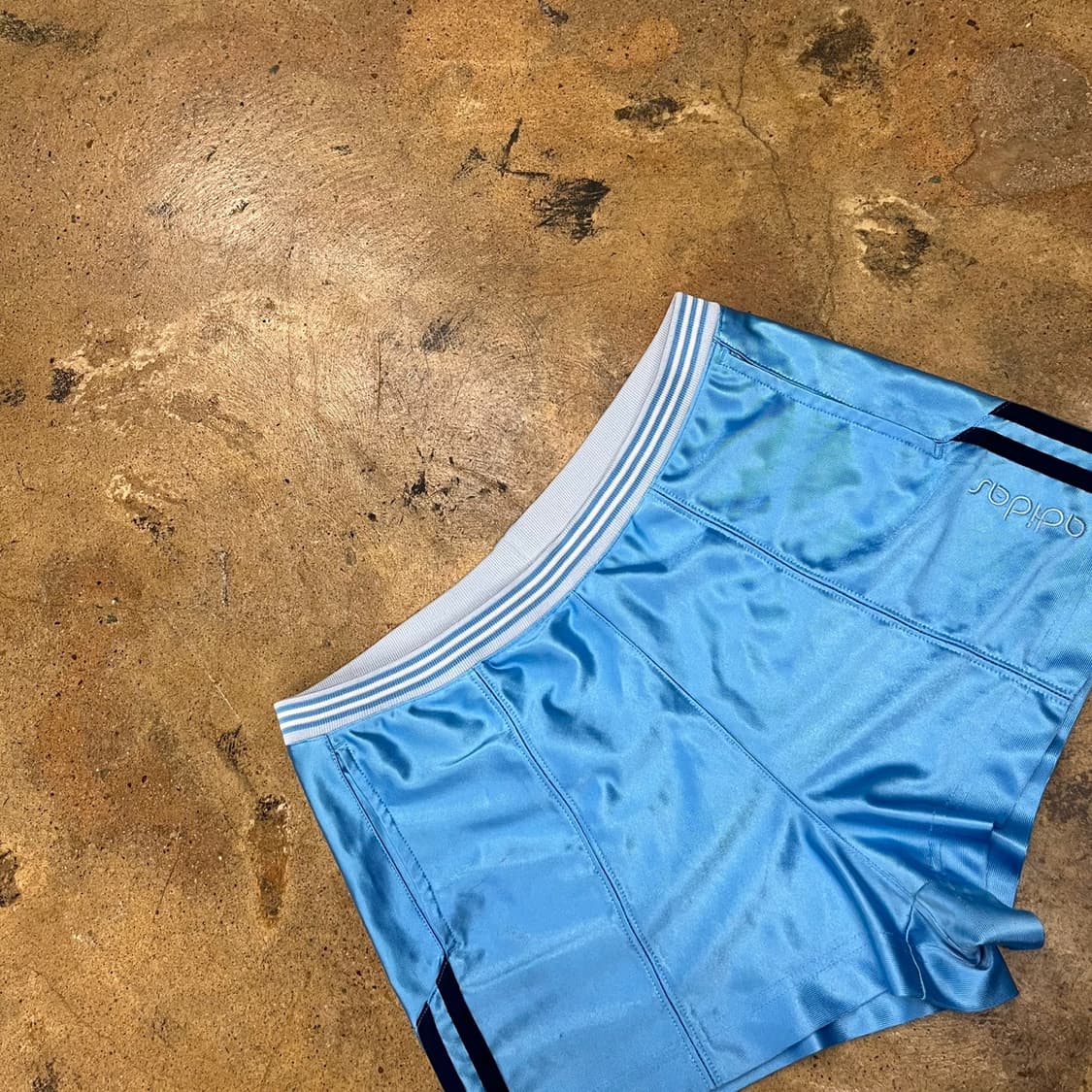 [정품] 아디다스 유광 파란색 반바지 상품이미지1
