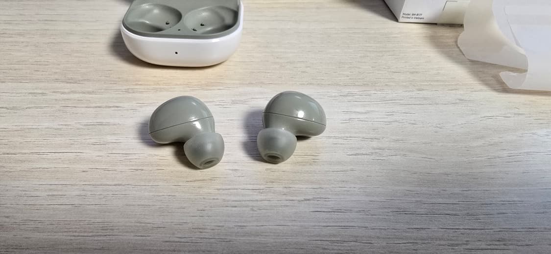 갤럭시 버즈2  삼성 무선이어폰 카키컬러 상품이미지2