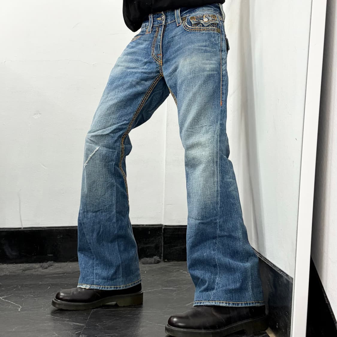 트루릴리전 부츠컷 데님 팬츠 상품이미지3