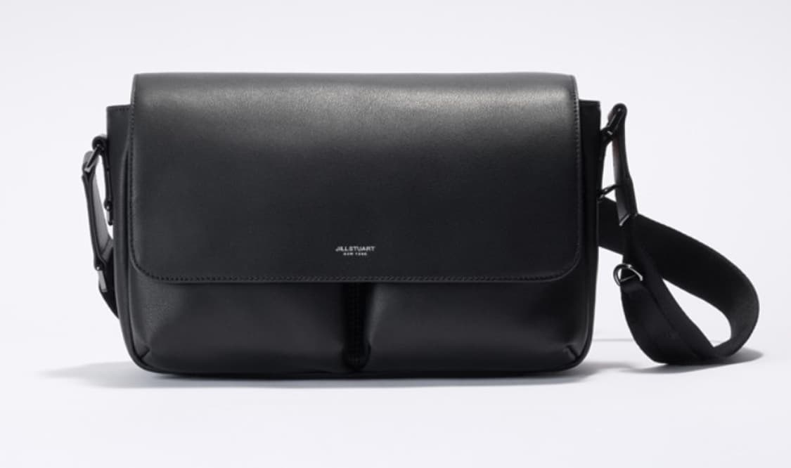 질스튜어트 맨 로건 블랙 레더 플랩형 크로스 숄더 백 가방 상품이미지2