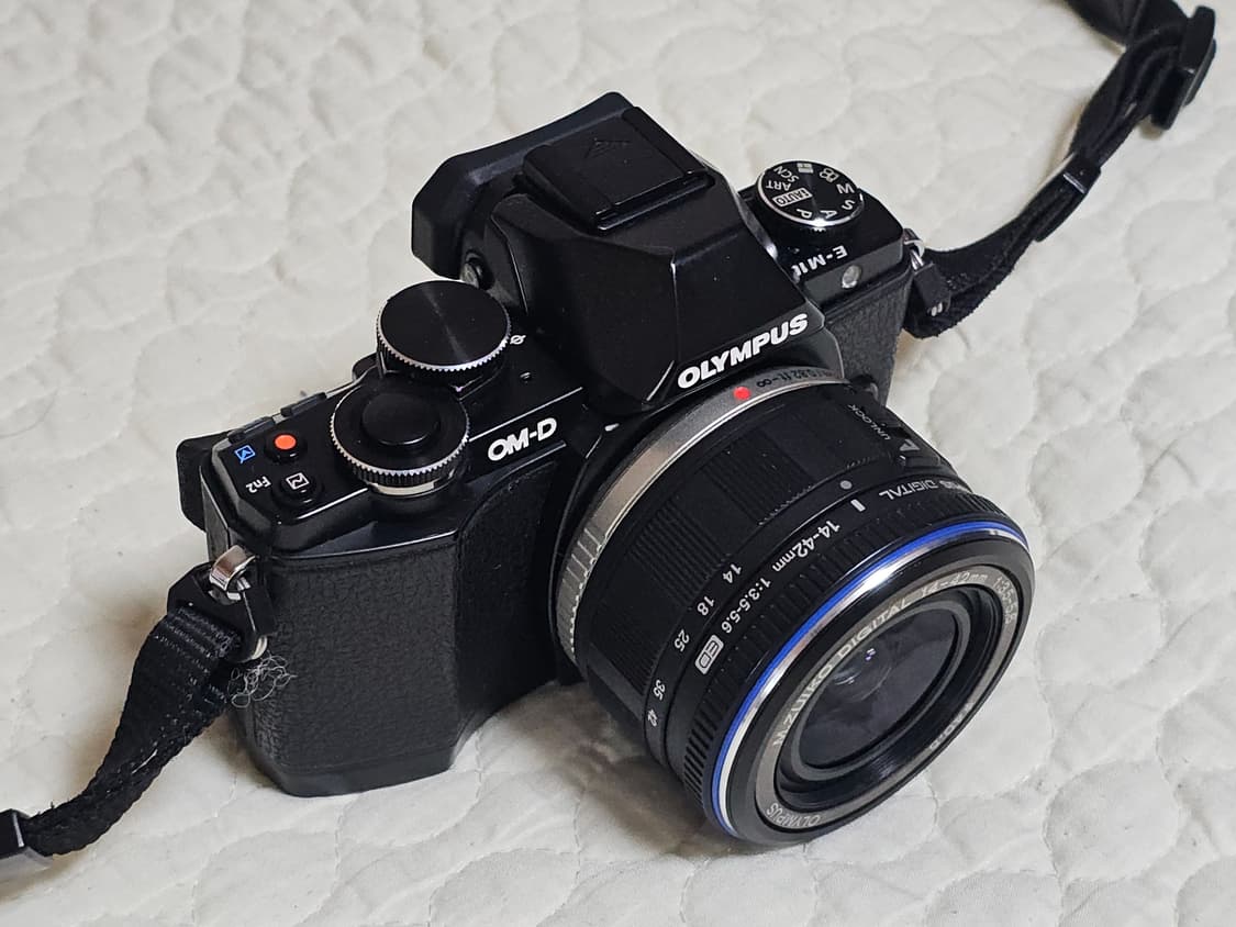 올림푸스 OM-D E-M10 미러리스 디지털 카메라 상품이미지2