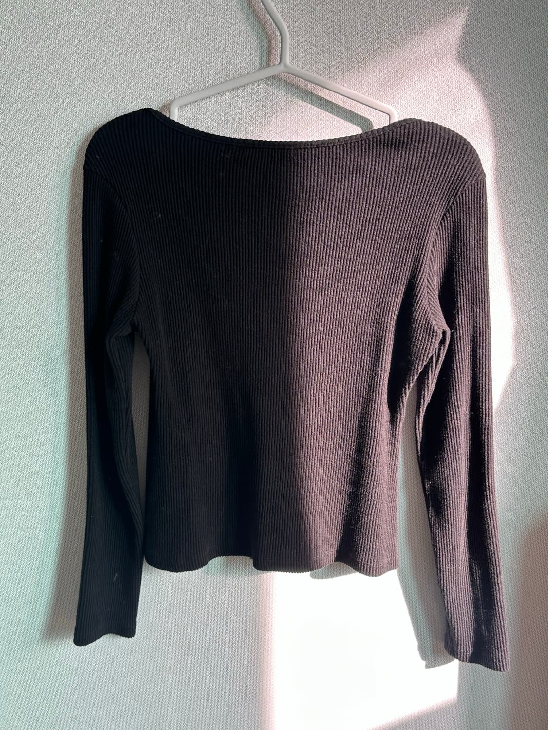 에트몽 컷아웃 스트랩 니트 상품이미지2