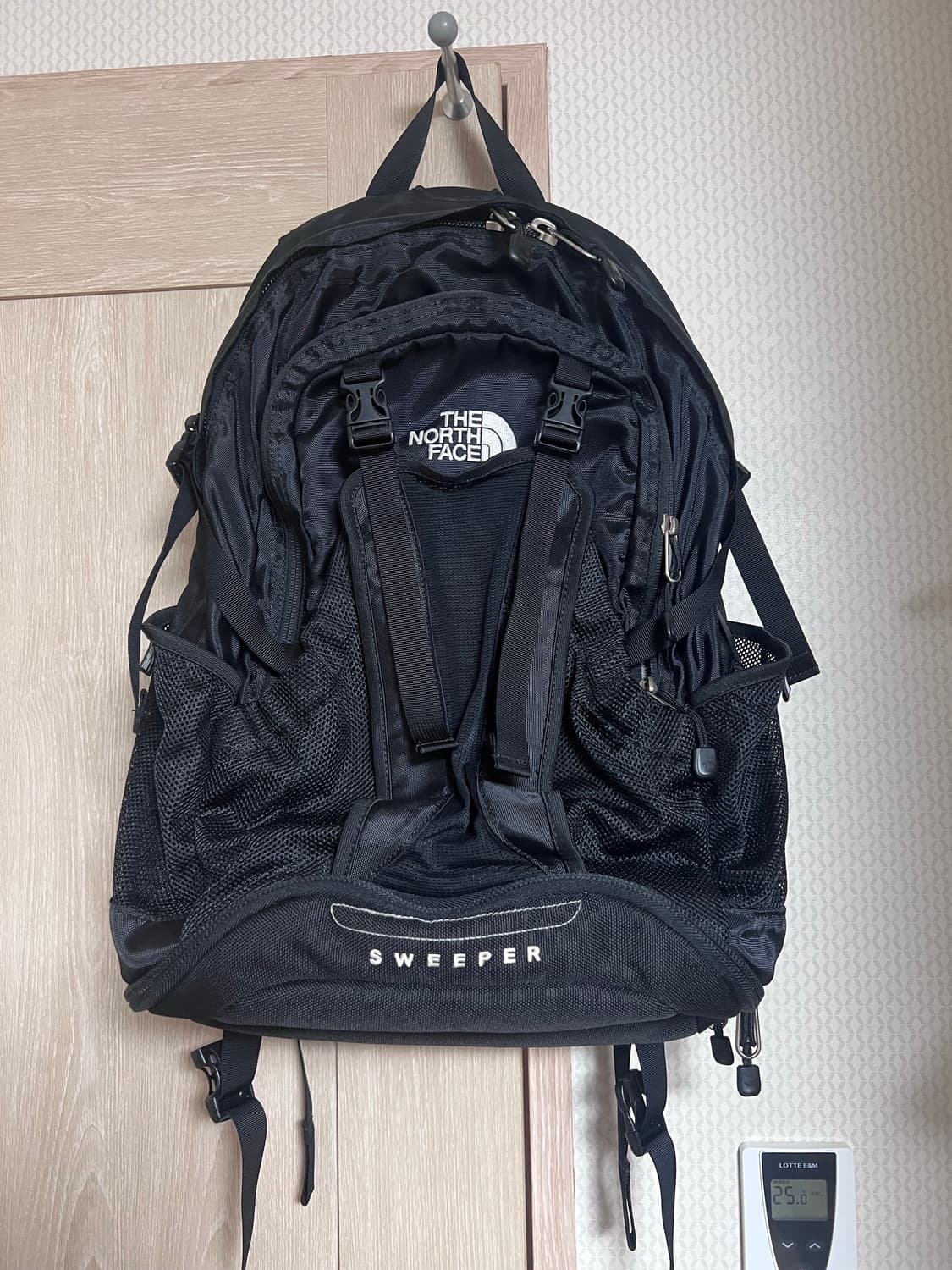 노스페이스 블랙 스위퍼 백팩 상품이미지1