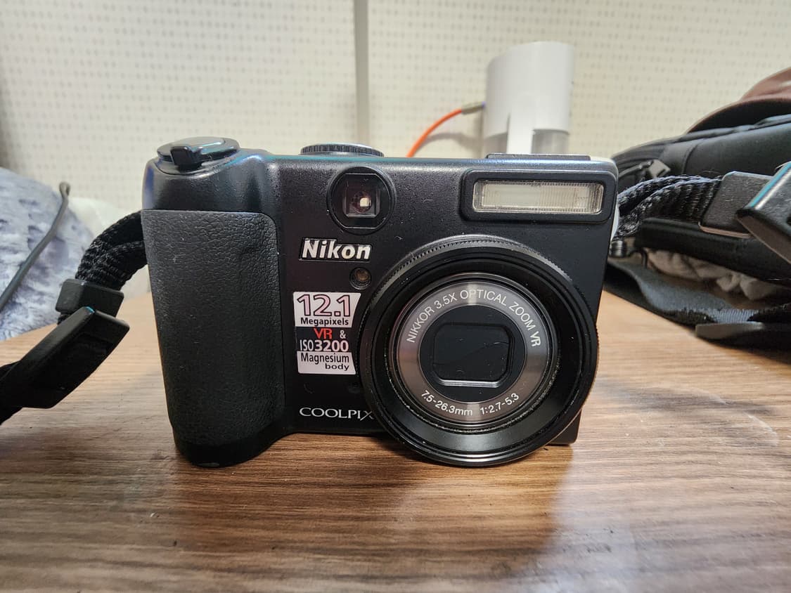 니콘 쿨픽스 P5100 블랙 디지털 카메라 상품이미지1