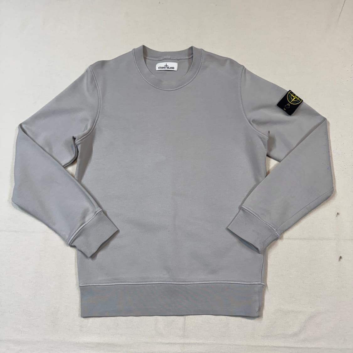 M) 스톤아일랜드 와펜 맨투맨 스웨트셔츠 정품 라이트 그레이 상품이미지1